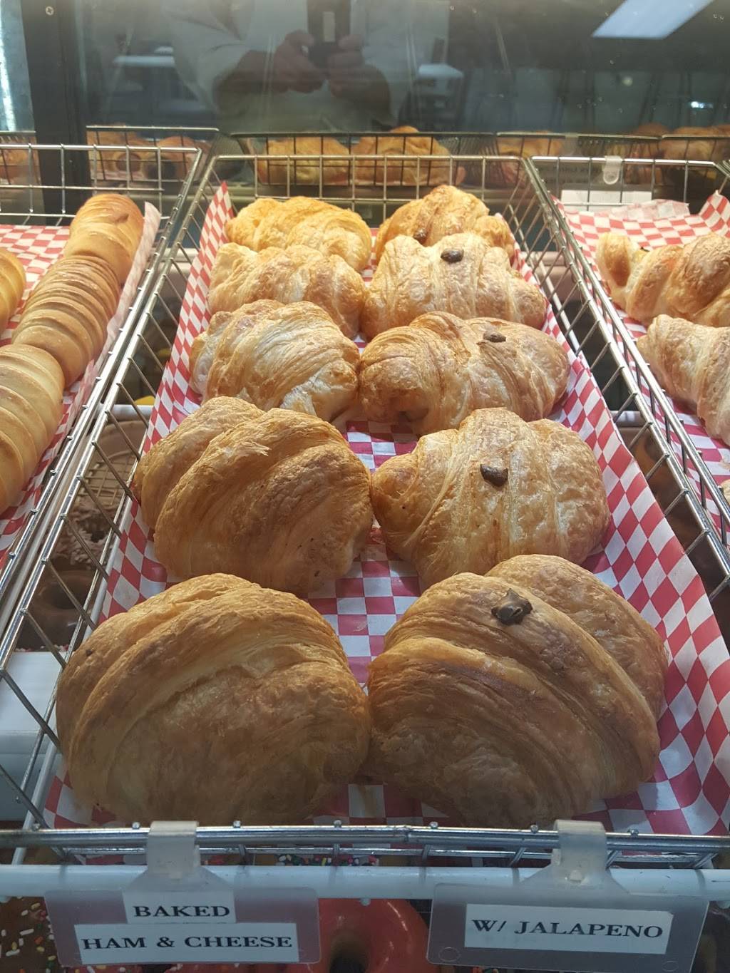 MAGA Donuts | bakery | 1514 N Broad St, Tazewell, TN 37879, USA | 4234897452 OR +1 423-489-7452