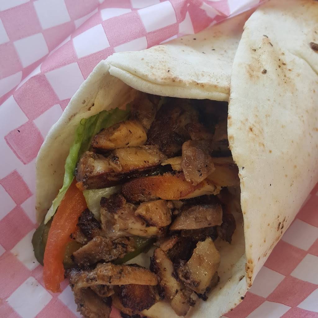 Le Chateau Chicken | restaurant | 300 City Centre Dr, Mississauga, ON L5B 3C1, Canada | 4168242113 OR +1 416-824-2113