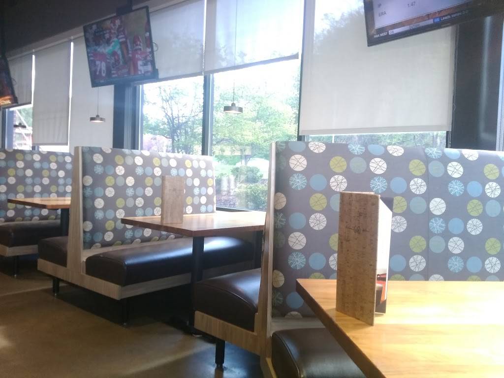 Hy-Vee Market Grille | restaurant | 400 S Locust St, Dubuque, IA 52001, USA | 5635563095 OR +1 563-556-3095