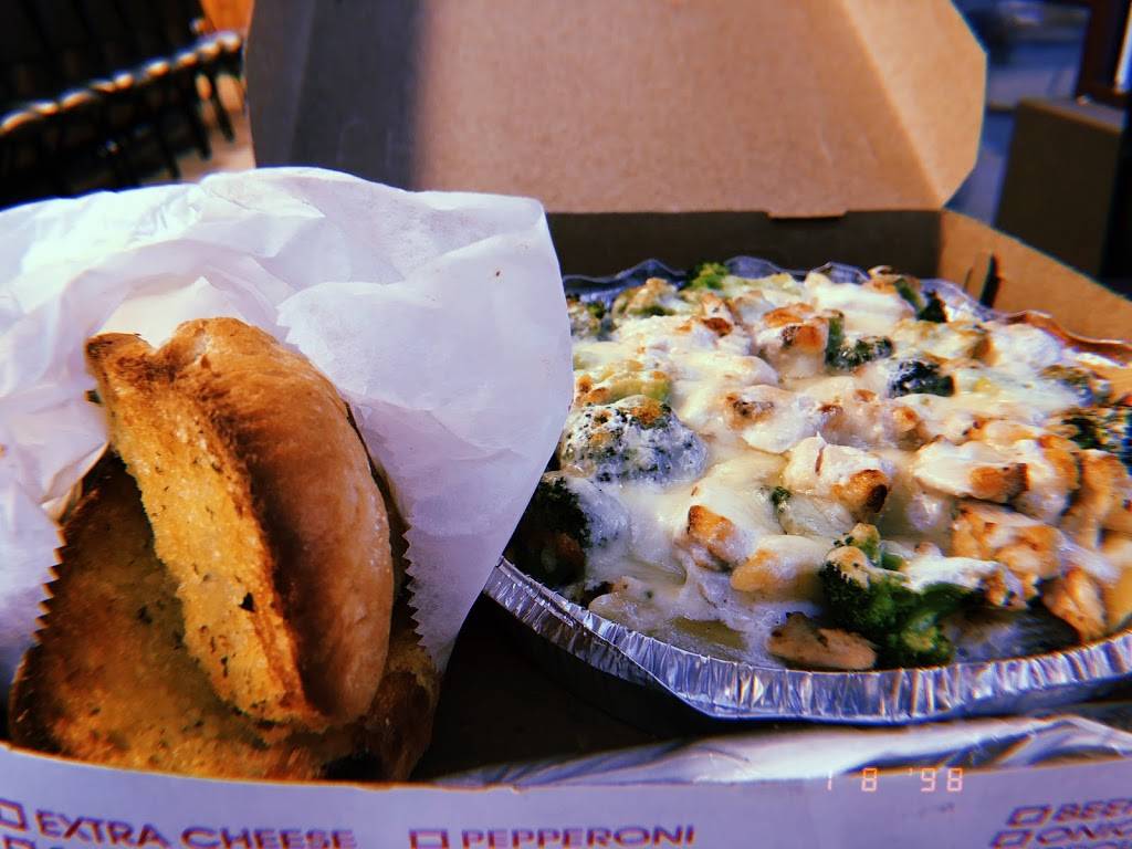 Central Pizza-Town Talk | restaurant | 429 S Washington St, North Attleborough, MA 02760, USA | 5086958888 OR +1 508-695-8888