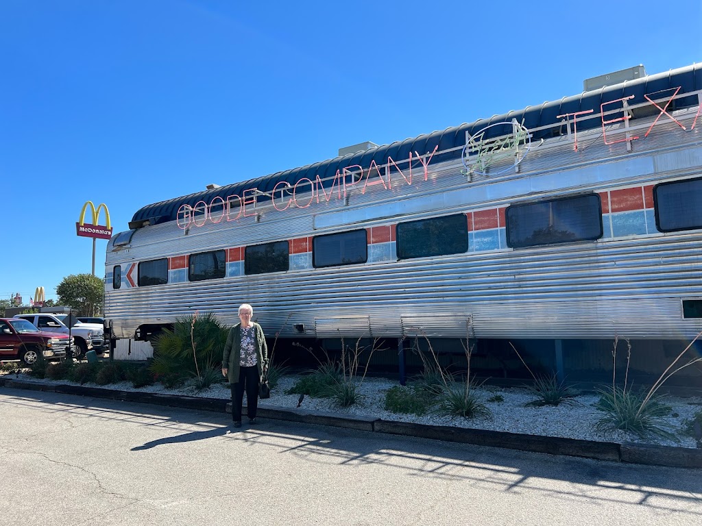 Goode Company Seafood | restaurant | 2621 Westpark Dr, Houston, TX 77098, USA | 7135237154 OR +1 713-523-7154