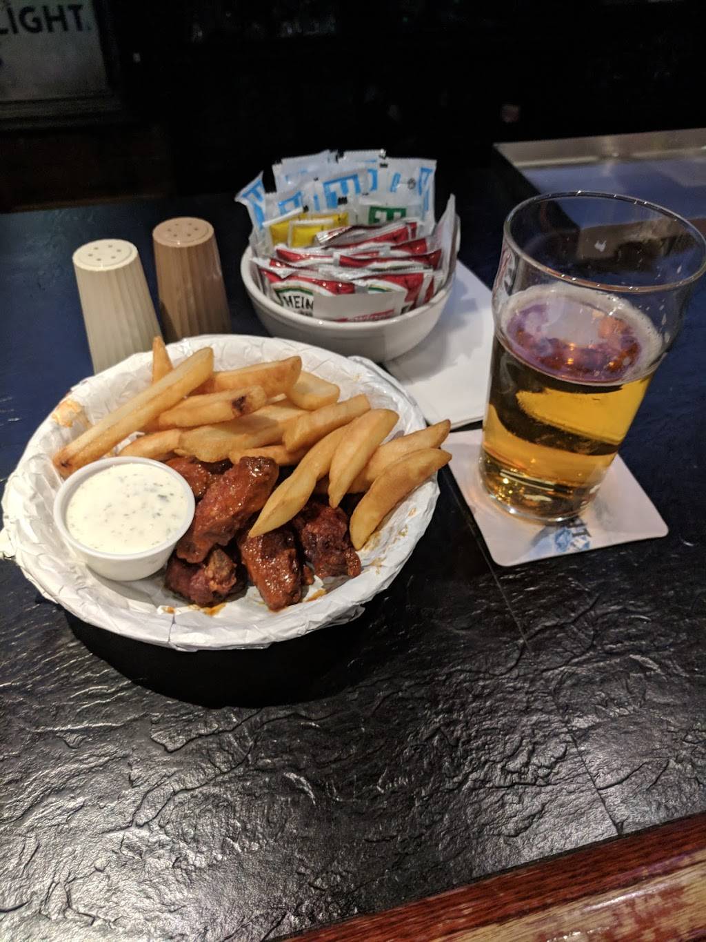 Tom & Jerrys Bistro | restaurant | 15531 Yonge St, Aurora, ON L4G 1P2, Canada | 9057272222 OR +1 905-727-2222