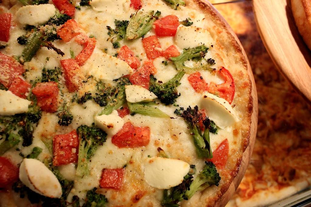 Luigis Pizza Fresca | restaurant | 2401 Fairmount Ave, Philadelphia, PA 19130, USA | 2157698888 OR +1 215-769-8888