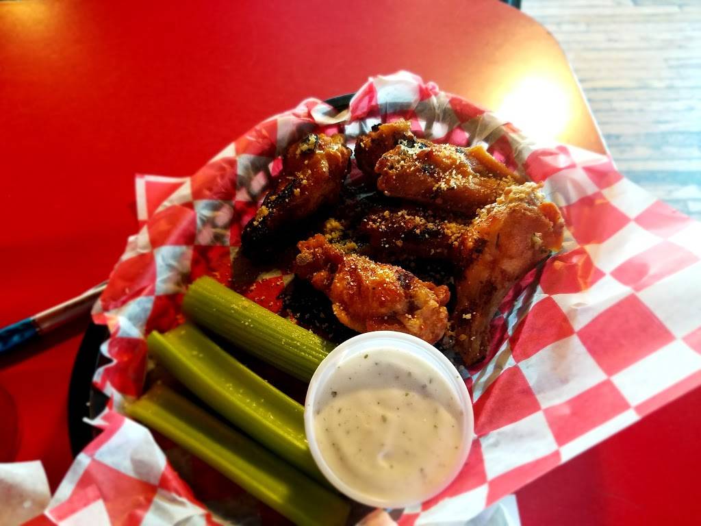 Paulies Pub and Eatery | restaurant | 8031 W Greenfield Ave, West Allis, WI 53214, USA | 4143951712 OR +1 414-395-1712