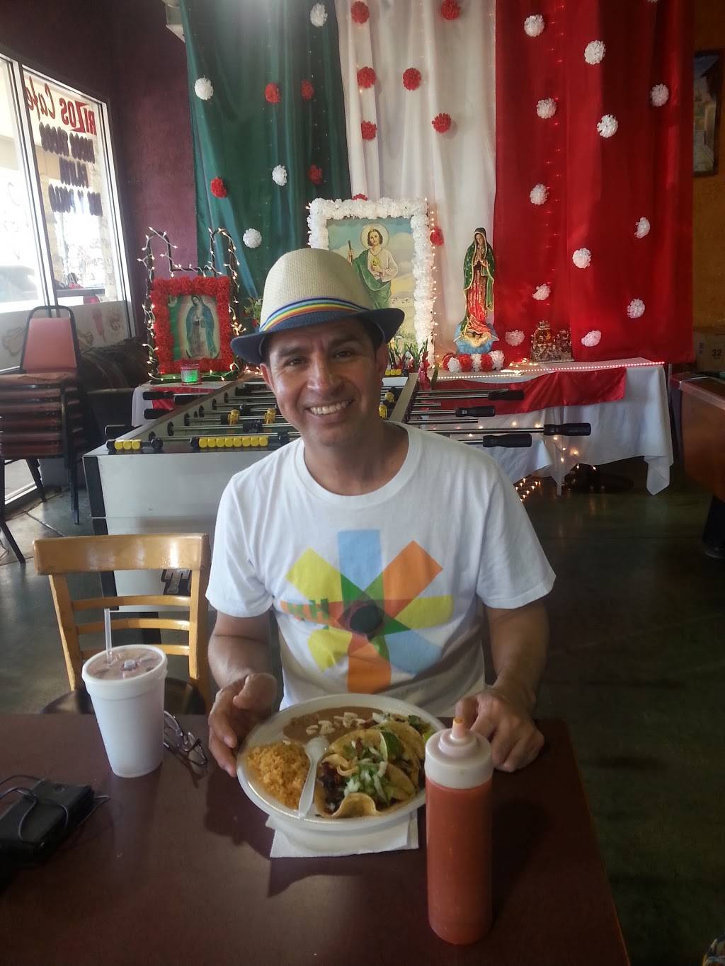 Rizos Cafe | restaurant | 2828C Starlight Rd, Dallas, TX 75220, USA | 2145412030 OR +1 214-541-2030