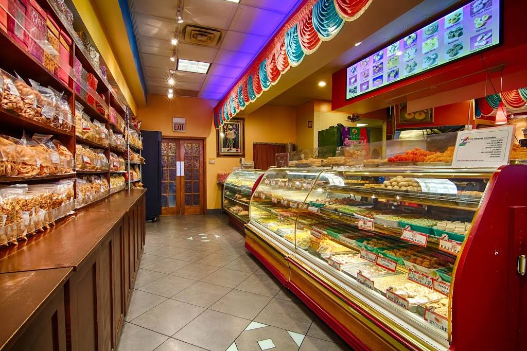 Sukhadias Sweets and Snacks | restaurant | 2559 W Devon Ave, Chicago, IL 60659, USA | 7733385400 OR +1 773-338-5400