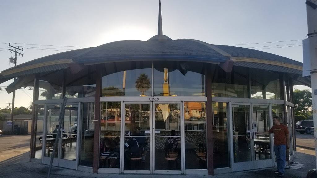 Brolly Hut | restaurant | 11205 Crenshaw Blvd, Inglewood, CA 90303, USA | 3106742344 OR +1 310-674-2344