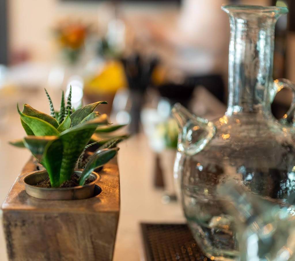 Yella on the Water | restaurant | 25 Western Ave, Gloucester, MA 01930, USA | 9784915334 OR +1 978-491-5334