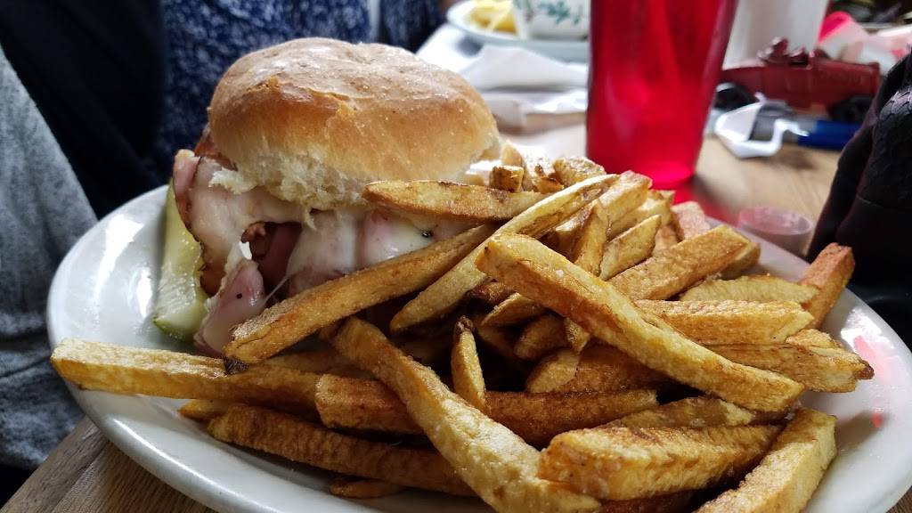 Suzis Place | restaurant | 6798 Hwy 20, Bouckville, NY 13310, USA | 3158934044 OR +1 315-893-4044