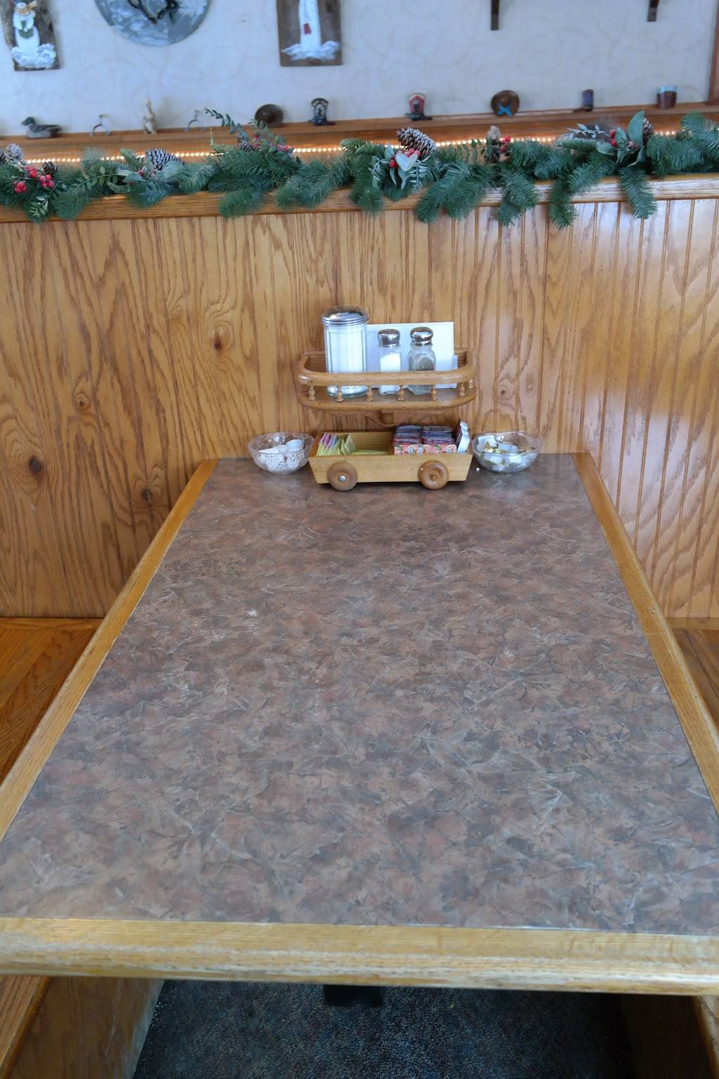 Shirleys Chuckwagon Cafe | restaurant | 202 Main St, Nashville, MI 49073, USA | 5178522201 OR +1 517-852-2201