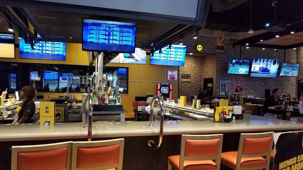 Buffalo Wild Wings | restaurant | 3775 Tyler St, Riverside, CA 92503, USA | 9513512463 OR +1 951-351-2463