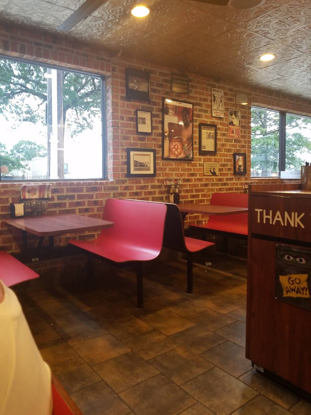 Renzis Pizzeria MAYFAIR | restaurant | 6300 Battersby St, Philadelphia, PA 19149, USA | 2157434300 OR +1 215-743-4300