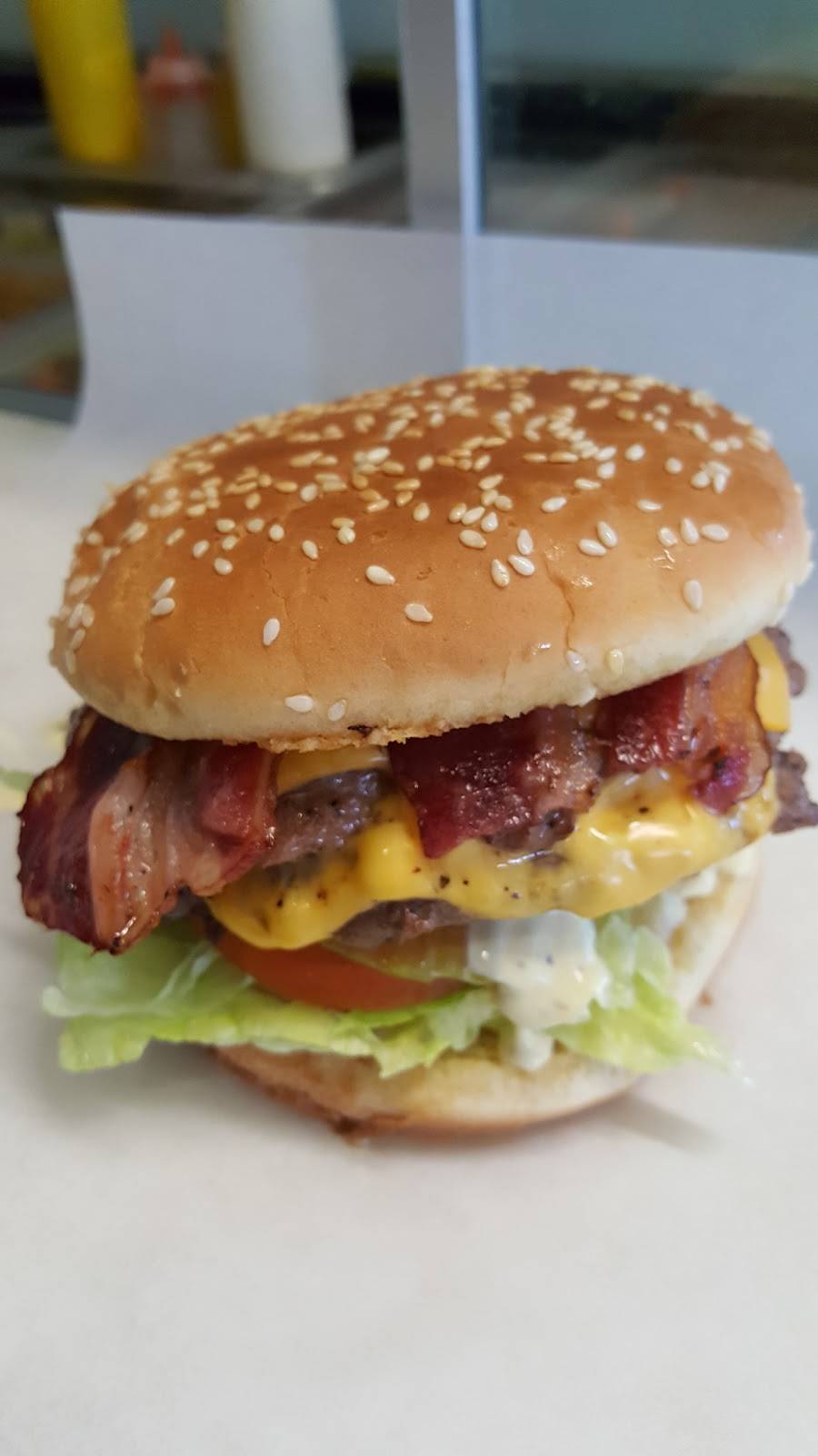 Bobs Drive In | restaurant | 125 W Hermosa St, Lindsay, CA 93247, USA | 5595623330 OR +1 559-562-3330