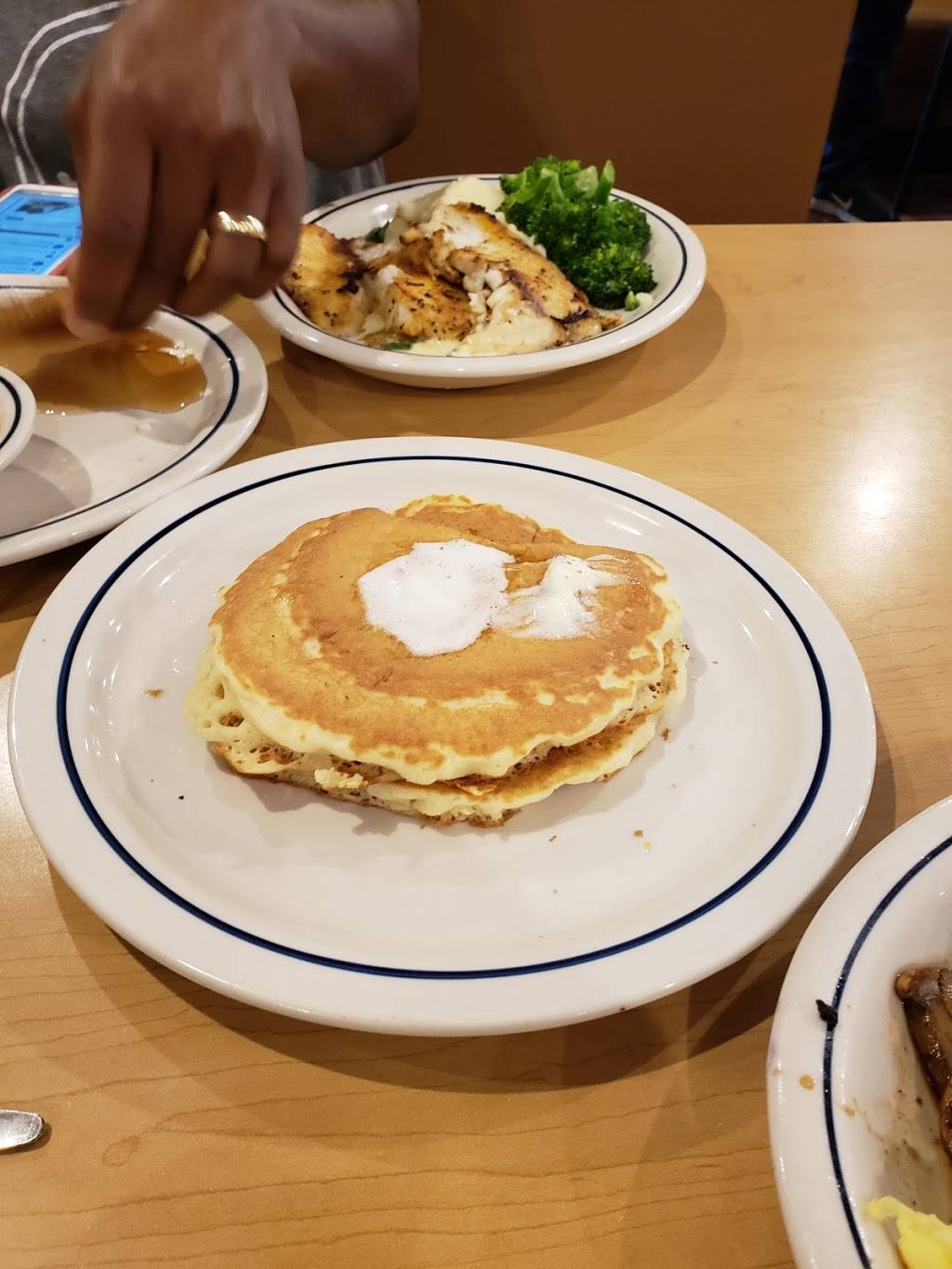IHOP | bakery | 15444 TX-105, Montgomery, TX 77356, USA | 9365884855 OR +1 936-588-4855