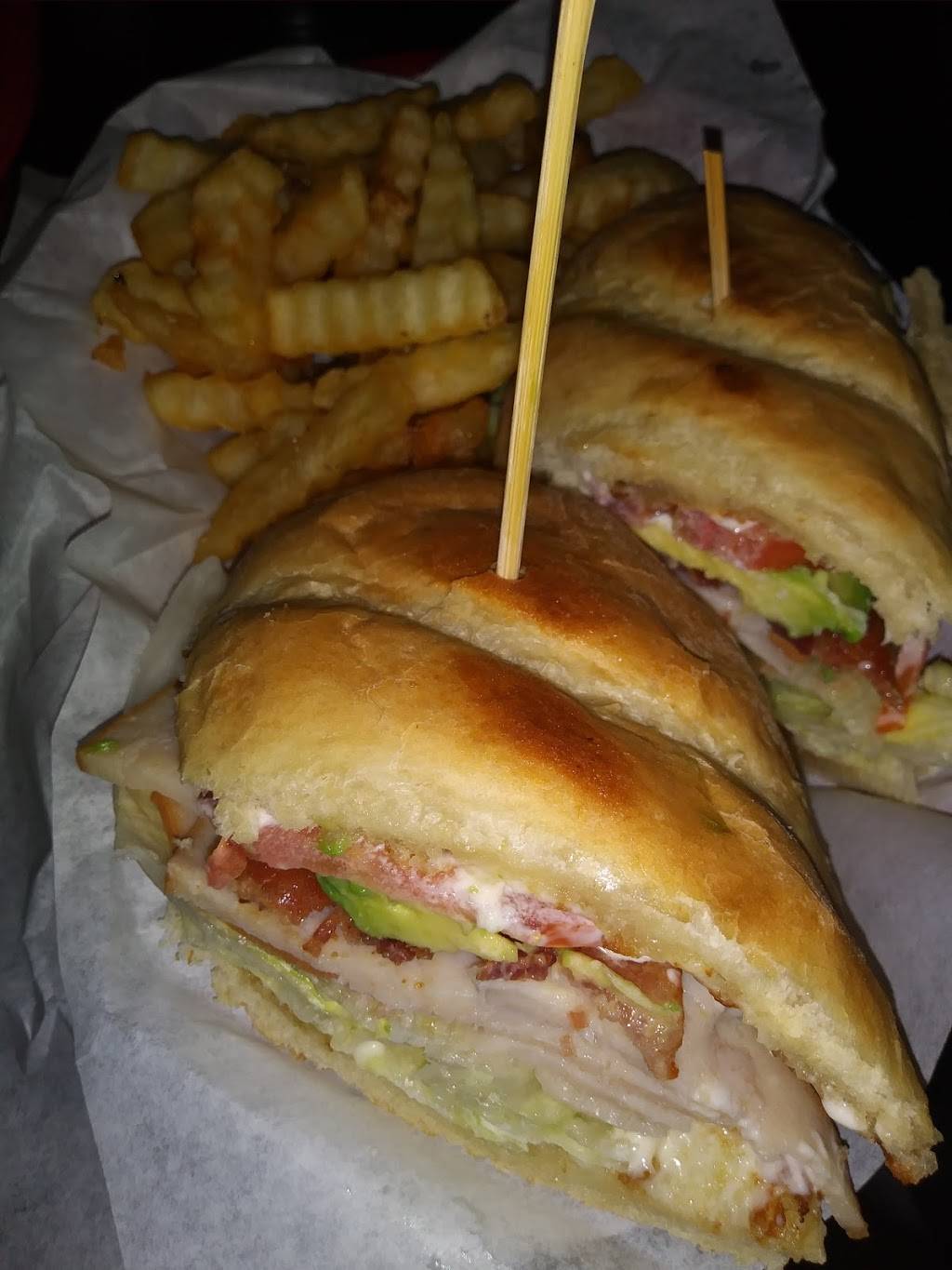 Gils Inside Mr Ds | restaurant | 122 E Park St, Stockton, CA 95202, USA | 2096037990 OR +1 209-603-7990