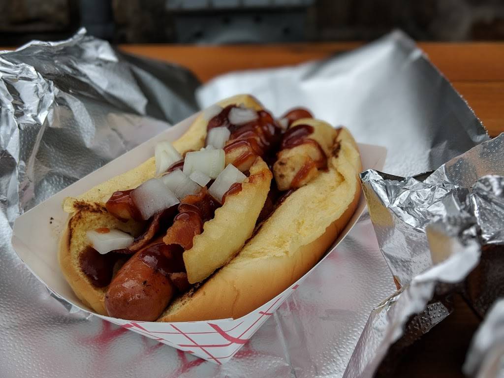 the Dog Den | restaurant | Main St and, Bronx St, White Plains, NY 10603, USA | 9143283288 OR +1 914-328-3288