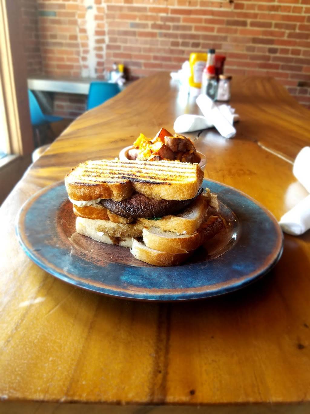 Bare Roots Farmacy | restaurant | 105 12th St, Columbus, GA 31901, USA | 7068870005 OR +1 706-887-0005