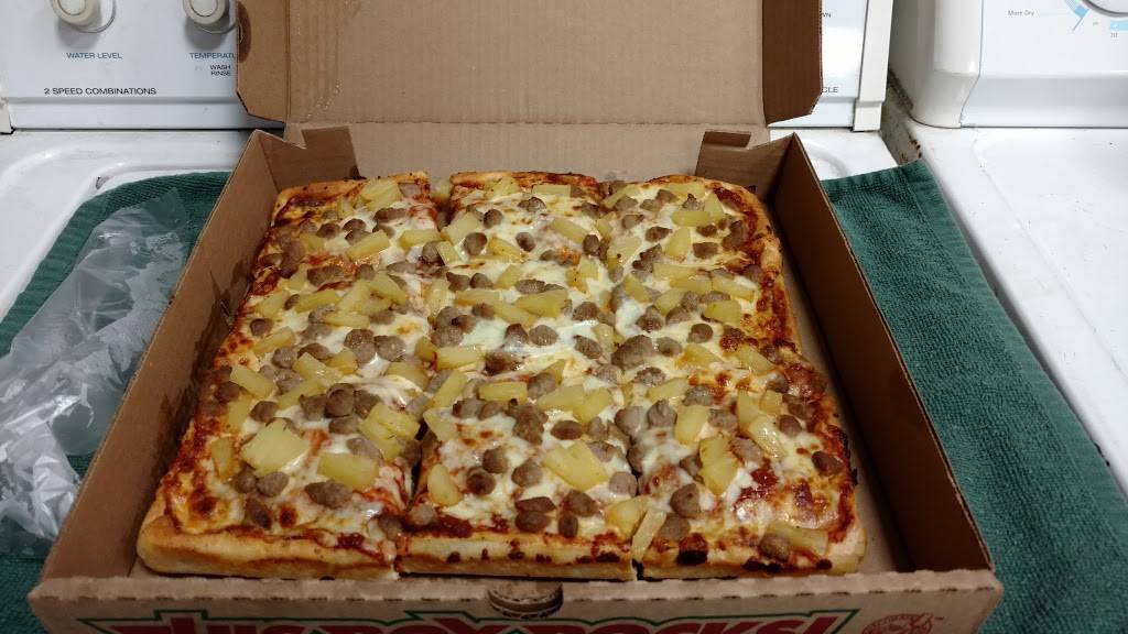 Rocky Rococo Pizza and Pasta | restaurant | 4849 S Howell Ave, Milwaukee, WI 53207, USA | 4144811616 OR +1 414-481-1616