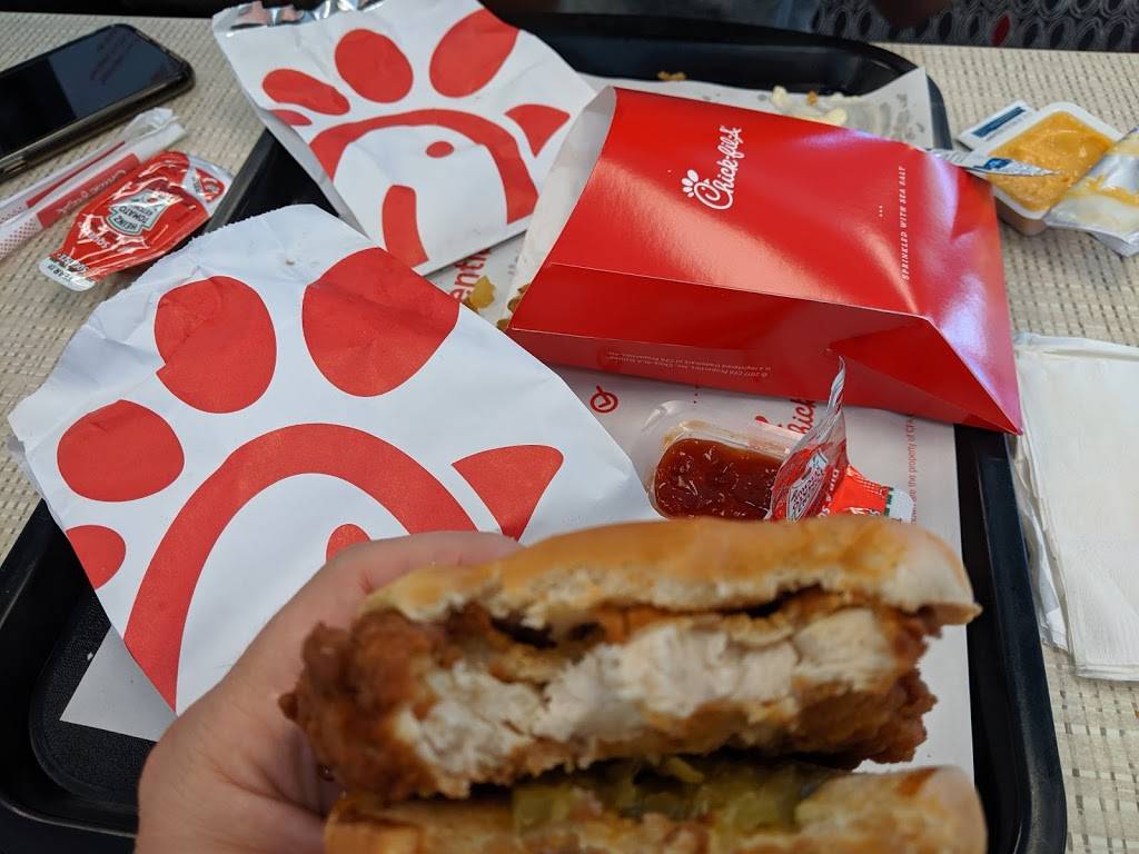 Chick-fil-A | restaurant | 1185 Woodstock Rd, Roswell, GA 30075, USA | 6787950155 OR +1 678-795-0155