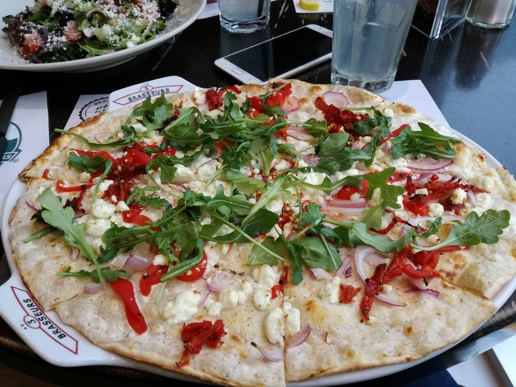 3 Brasseurs Laurier | restaurant | 2450 Boulevard Laurier, Québec, QC G1V 2L1, Canada | 4189146515 OR +1 418-914-6515