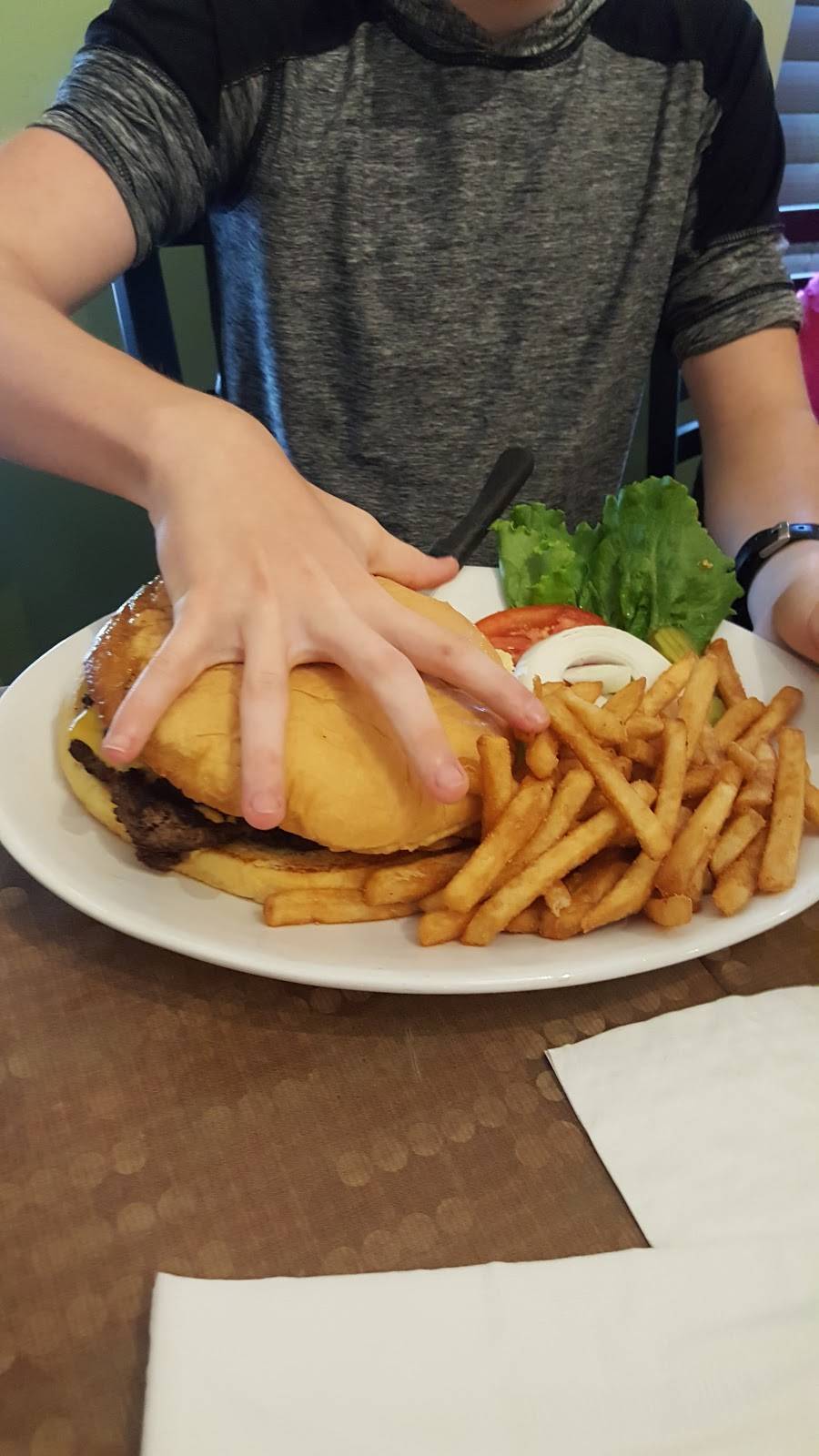 Uncle Linnys Restaurant | restaurant | 4112 E Pontoon Rd, Granite City, IL 62040, USA | 6187973333 OR +1 618-797-3333