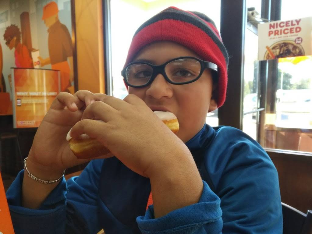 Dunkin | cafe | 2829 22nd St, North Chicago, IL 60064, USA | 8476890054 OR +1 847-689-0054