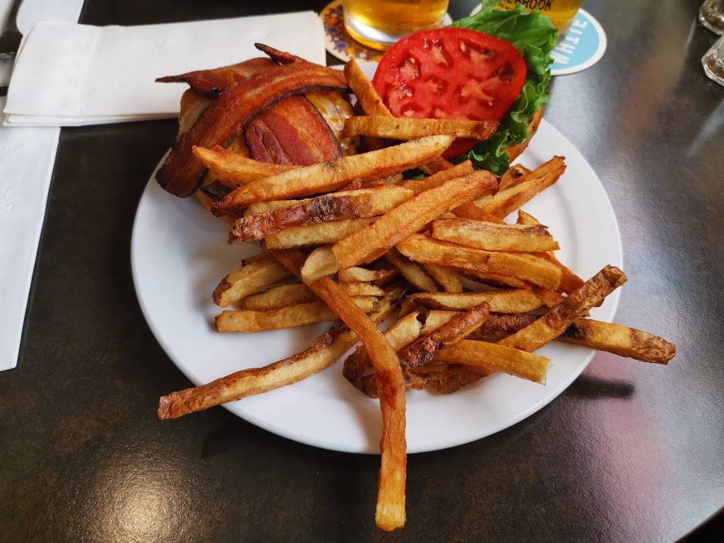 The Bent Elbow | restaurant | 2880 King St E, Kitchener, ON N2A 1A7, Canada | 5192080202 OR +1 519-208-0202