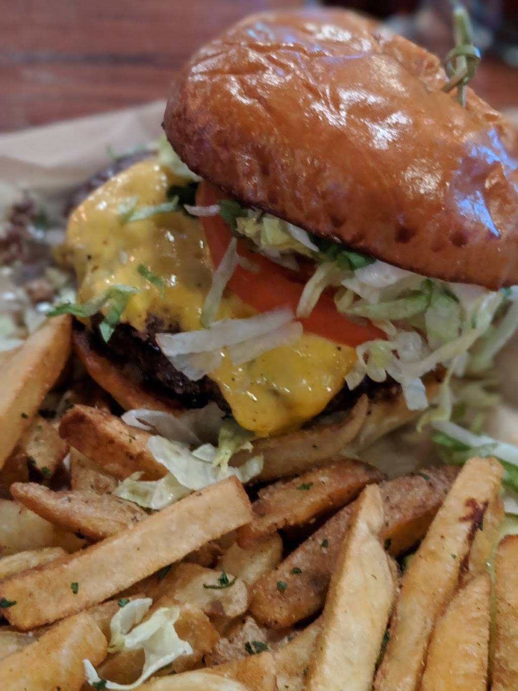 The Holiday Bar | restaurant | 801 5th St NW, Grand Rapids, MI 49504, USA | 6164569058 OR +1 616-456-9058