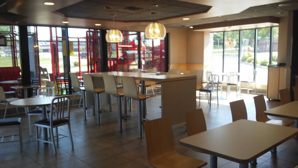 McDonalds | cafe | 3441 86th St, Urbandale, IA 50322, USA | 5152520447 OR +1 515-252-0447