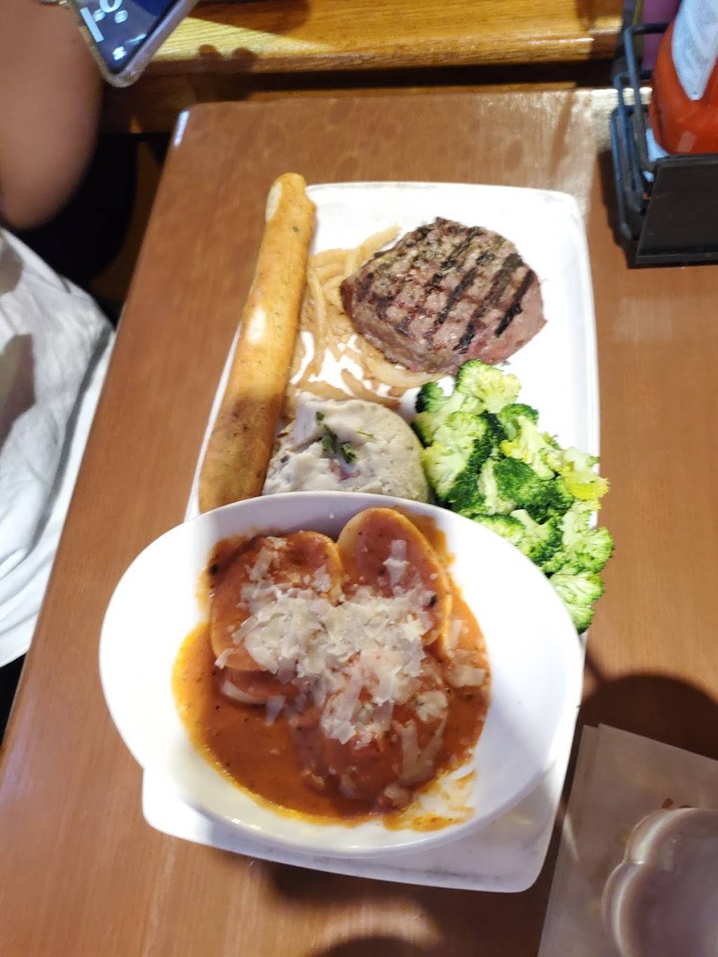 Applebees Grill + Bar | restaurant | 1766 Airway Blvd, El Paso, TX 79925, USA | 9157717630 OR +1 915-771-7630