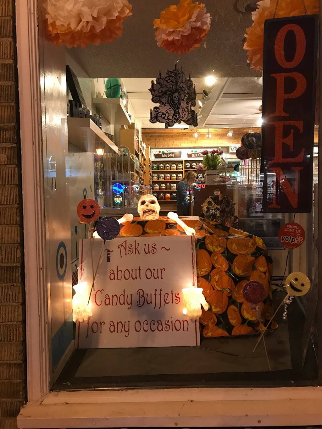 Sweet Street Candies and Goodies | restaurant | 17 W St Charles Rd, Lombard, IL 60148, USA | 6306278510 OR +1 630-627-8510