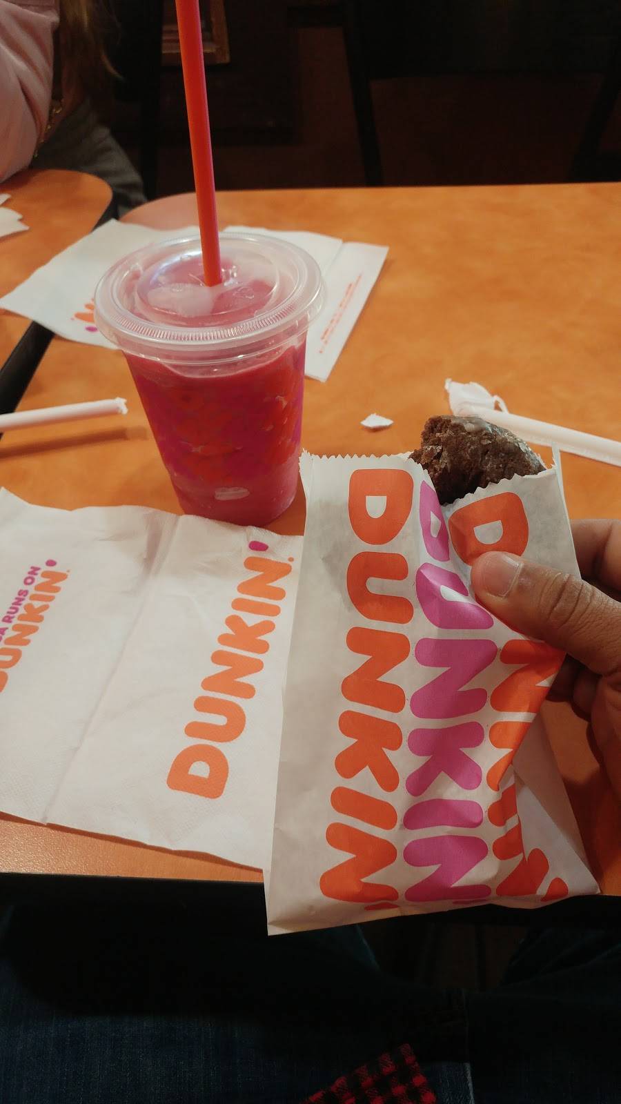 Dunkin | bakery | 1002 Alverez Ave, The Villages, FL 32159, USA | 3526331445 OR +1 352-633-1445