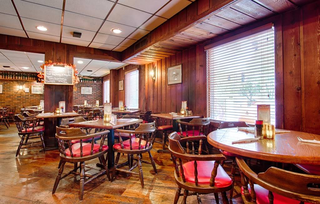 Country House | restaurant | 241 55th St, Clarendon Hills, IL 60514, USA | 6303251444 OR +1 630-325-1444
