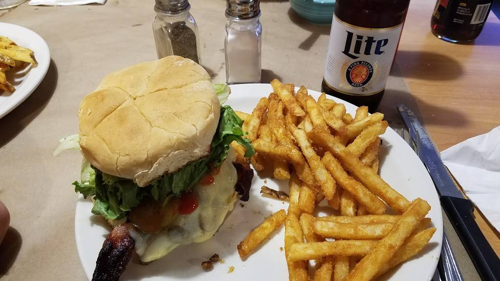 Riverside Roadhouse | restaurant | 565 Wells Ave, Wellsville, OH 43968, USA | 3305324421 OR +1 330-532-4421