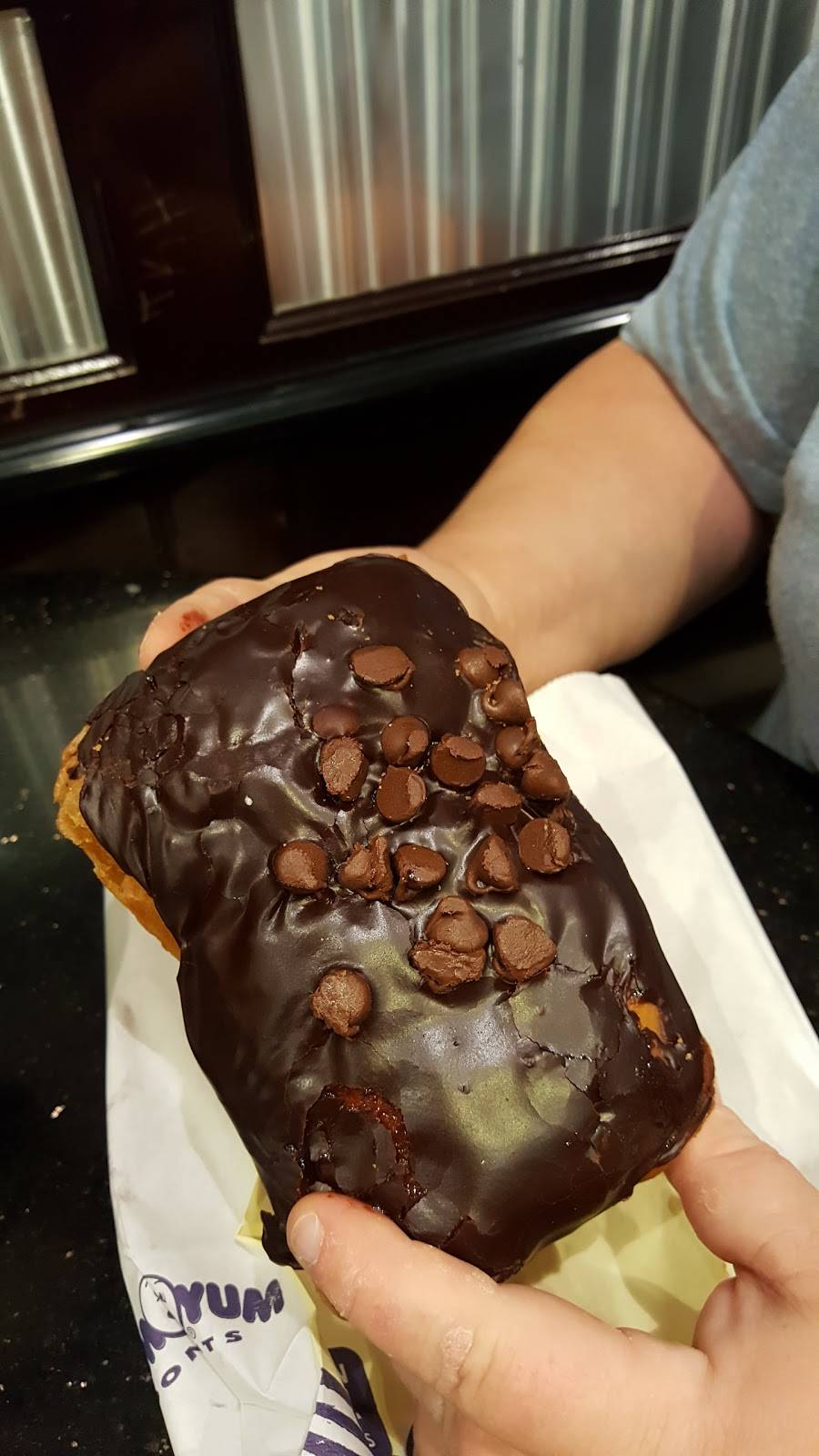 Yum Yum Donuts | cafe | 11699 W Magnolia Blvd, North Hollywood, CA 91601, USA | 8187609054 OR +1 818-760-9054