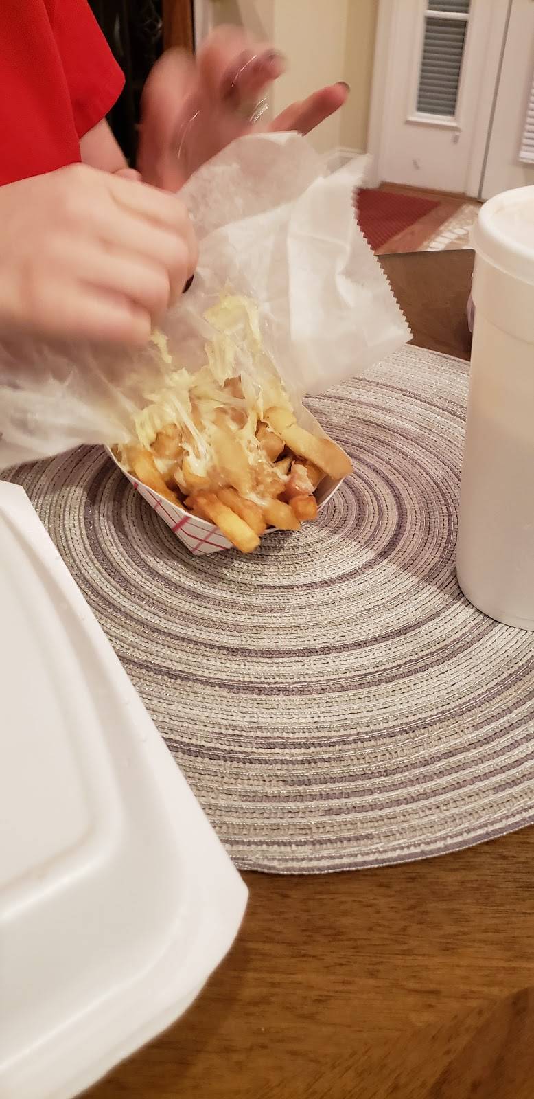 Millies Burgers, Steaks & Shakes | restaurant | 1441 W Shunk St, Philadelphia, PA 19145, USA | 2154678553 OR +1 215-467-8553