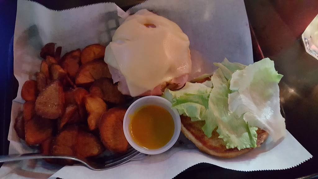 Jukebox Bar & Grill | restaurant | 3741 US-17, Richmond Hill, GA 31324, USA | 9127566997 OR +1 912-756-6997