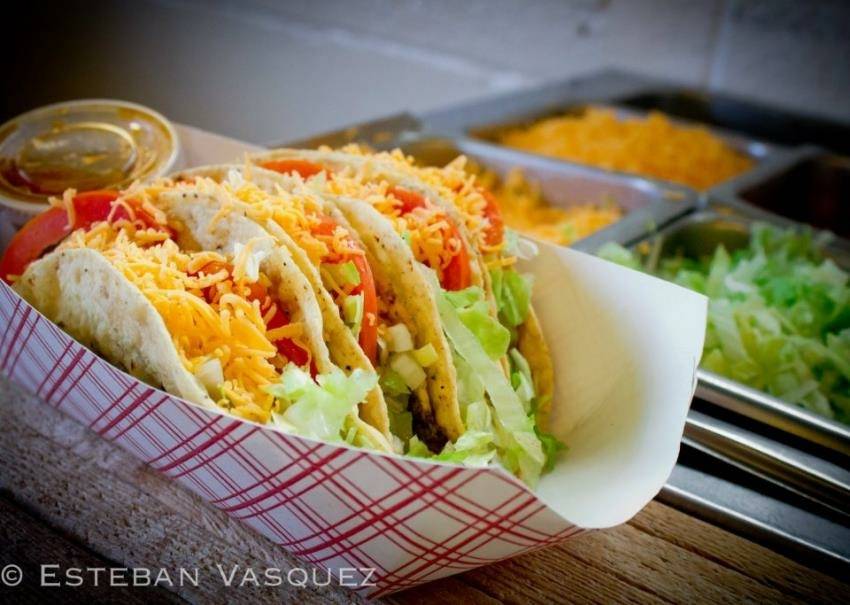 La Colonial Tortilla factory | restaurant | 212 N Copia St, El Paso, TX 79905, USA | 9155339691 OR +1 915-533-9691