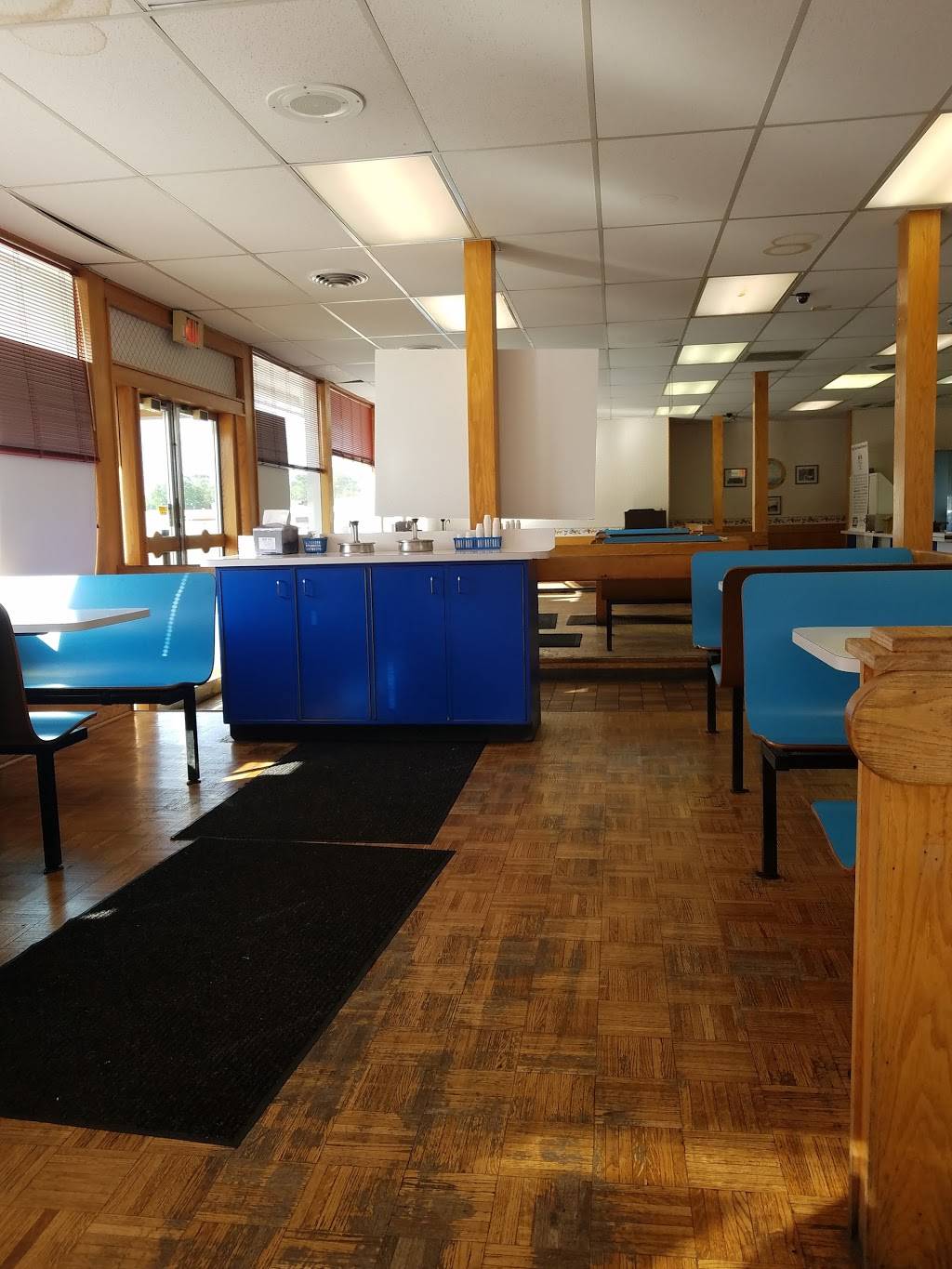 Moby Dick Restaurants | restaurant | 1700 E 10th St, Jeffersonville, IN 47130, USA | 8122826168 OR +1 812-282-6168