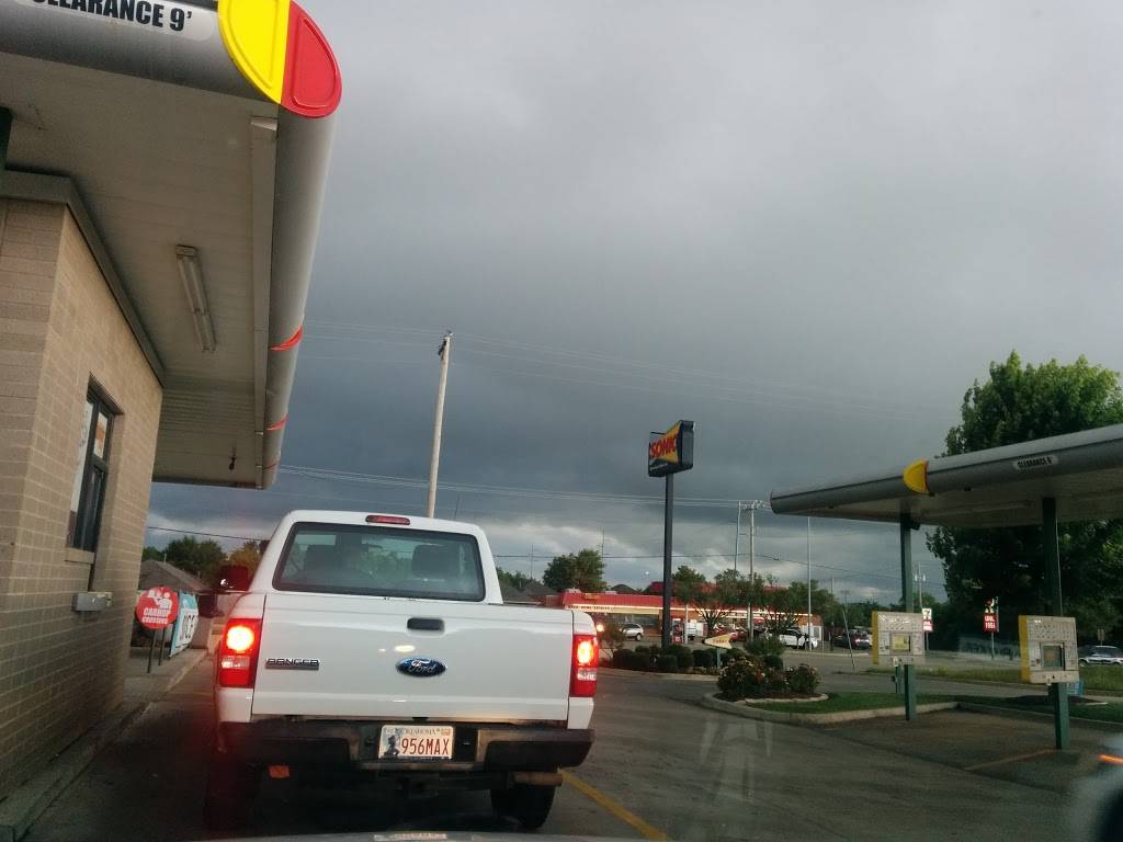 Sonic Drive-In | restaurant | 2300 Alameda St, Norman, OK 73071, USA | 4053662123 OR +1 405-366-2123