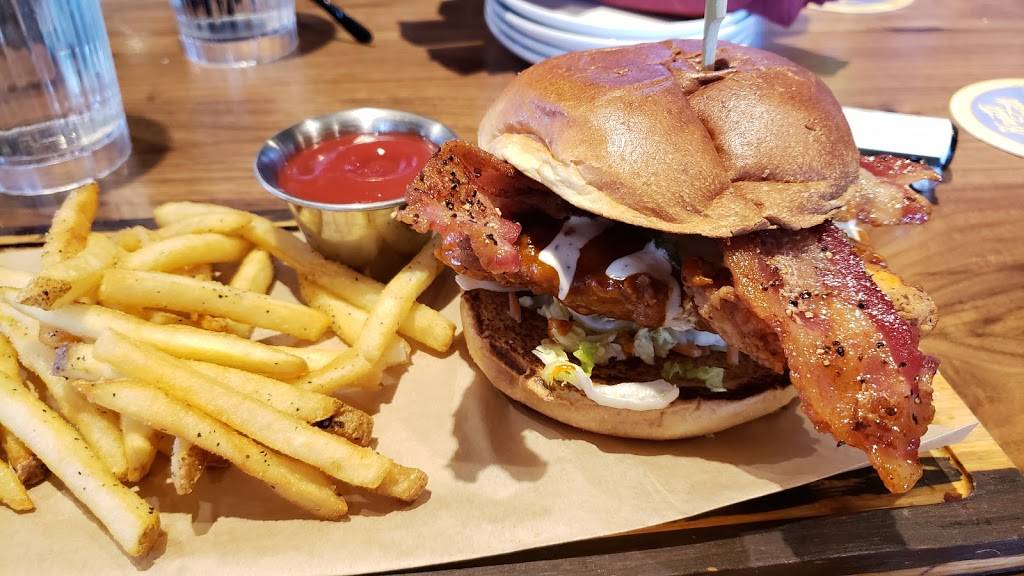 Twin Peaks Lewisville | restaurant | 2601 S Stemmons Fwy #100, Lewisville, TX 75067, USA | 2144887222 OR +1 214-488-7222