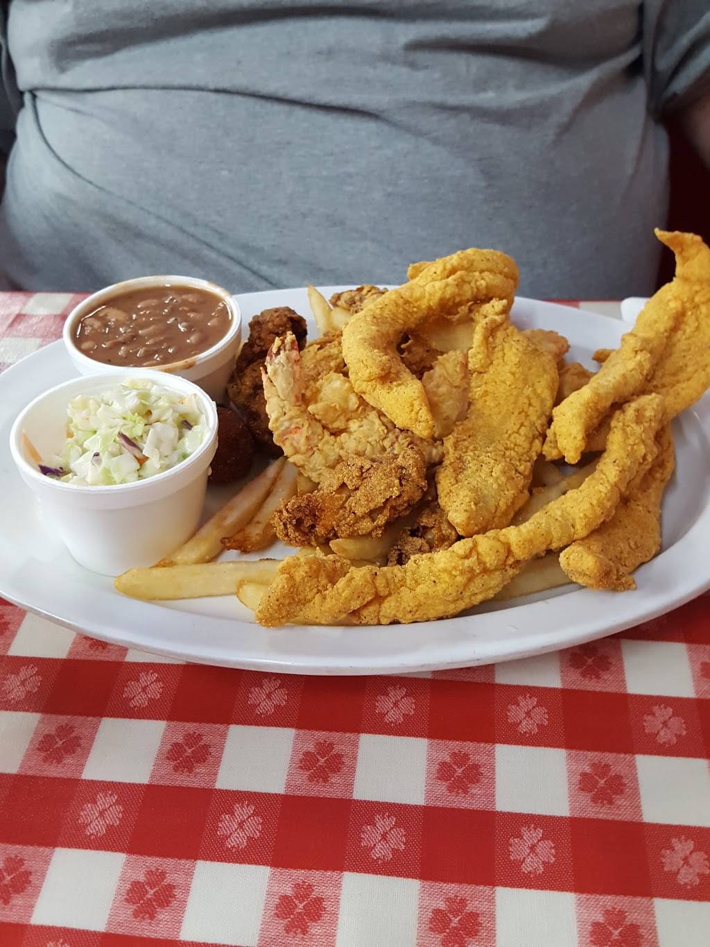 Farm House Mexia | restaurant | 1401 E Milam St, Mexia, TX 76667, USA | 2544720512 OR +1 254-472-0512