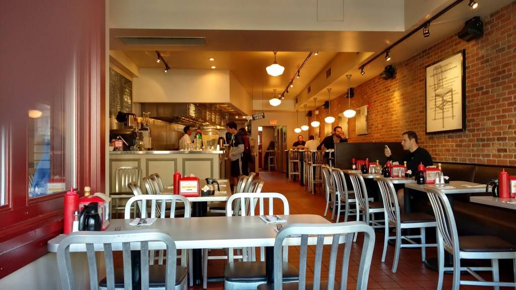 The Paramount | restaurant | 667 E Broadway, Boston, MA 02127, USA | 6172699999 OR +1 617-269-9999