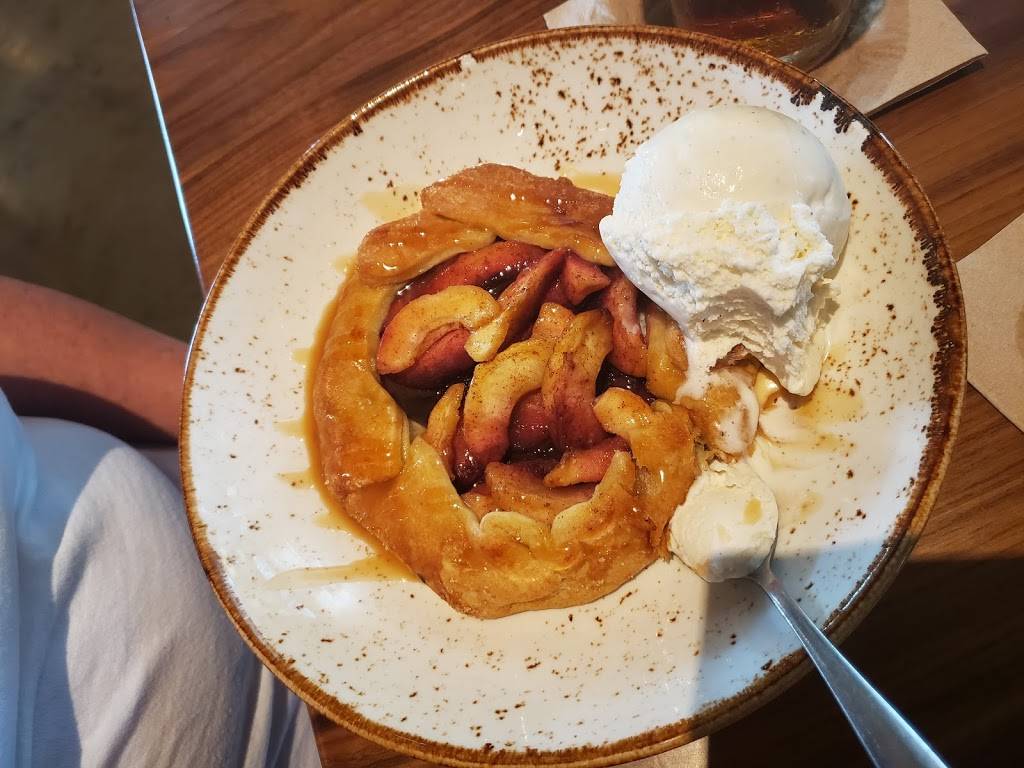 Lazy Dog Restaurant & Bar | restaurant | 20030 Northwest Fwy, Houston, TX 77065, USA | 7135975347 OR +1 713-597-5347