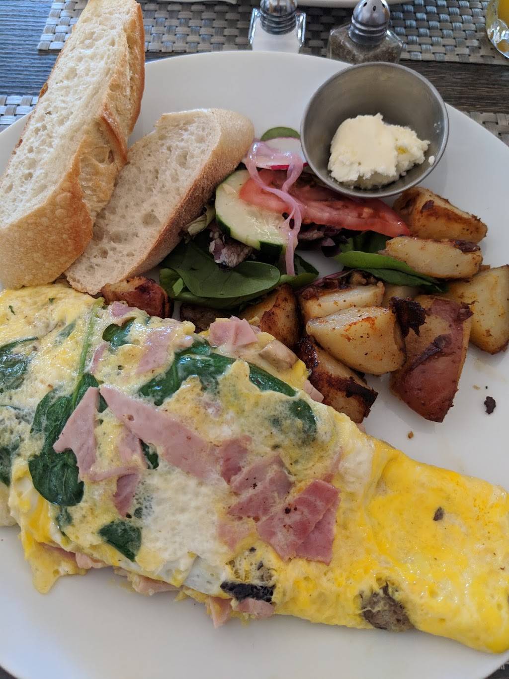 Blue Cafe | restaurant | 60 S Finley Ave, Basking Ridge, NJ 07920, USA | 9087666100 OR +1 908-766-6100