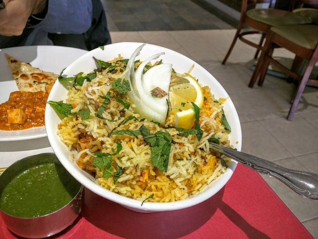 Radhikas Kitchen | restaurant | 825 W Higgins Rd, Schaumburg, IL 60195, USA | 8477648100 OR +1 847-764-8100