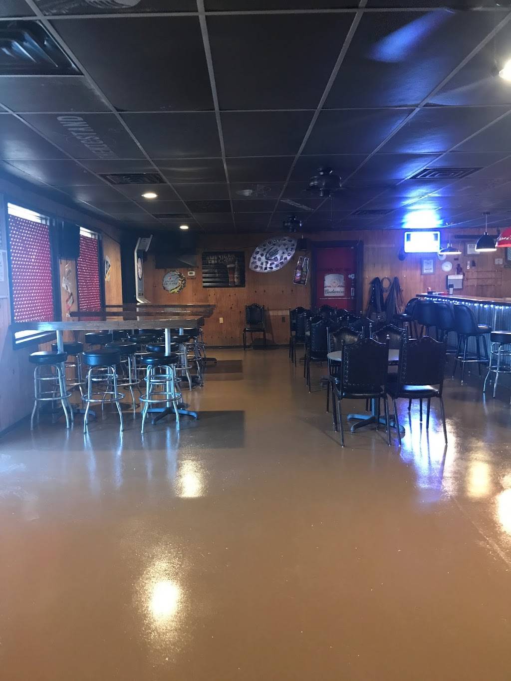 The Mic Stand Bar & Grill | restaurant | 21820 E Main St, Huntingdon, TN 38344, USA | 7315353663 OR +1 731-535-3663