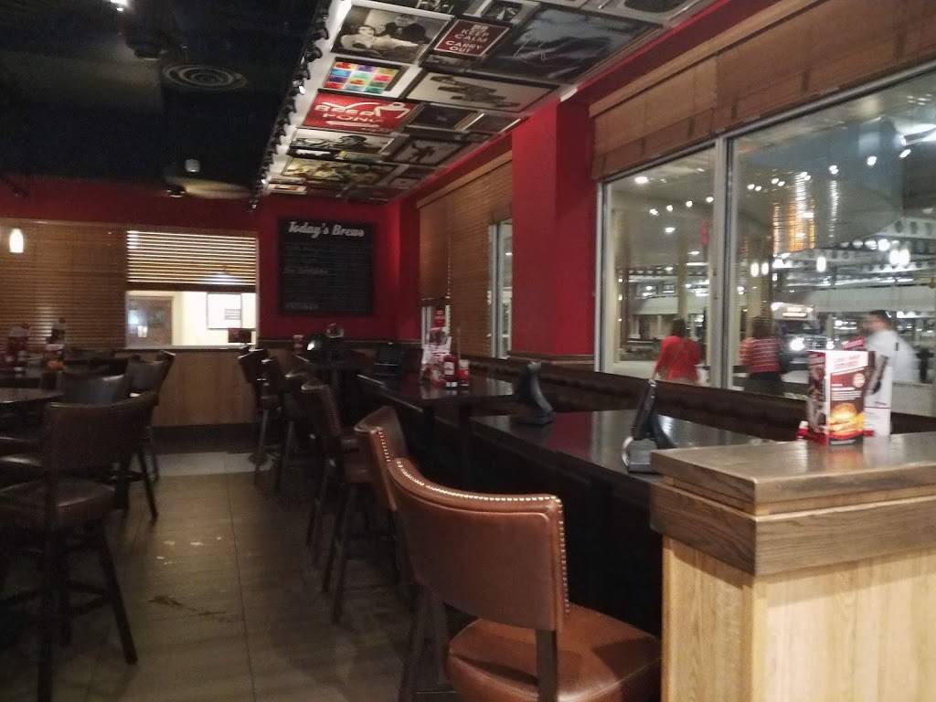 Red Robin Gourmet Burgers and Brews | restaurant | 7 Backus Ave, Danbury, CT 06810, USA | 2036169440 OR +1 203-616-9440