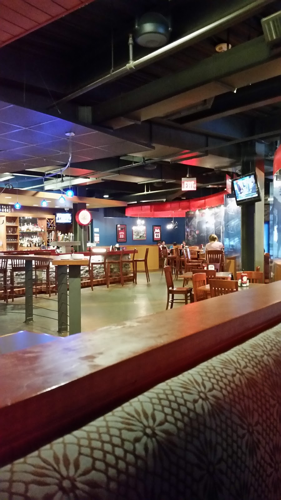 The Red Ring Bar & Grille | restaurant | 1015 Forbes Ave, Pittsburgh, PA 15282, USA | 4123963550 OR +1 412-396-3550