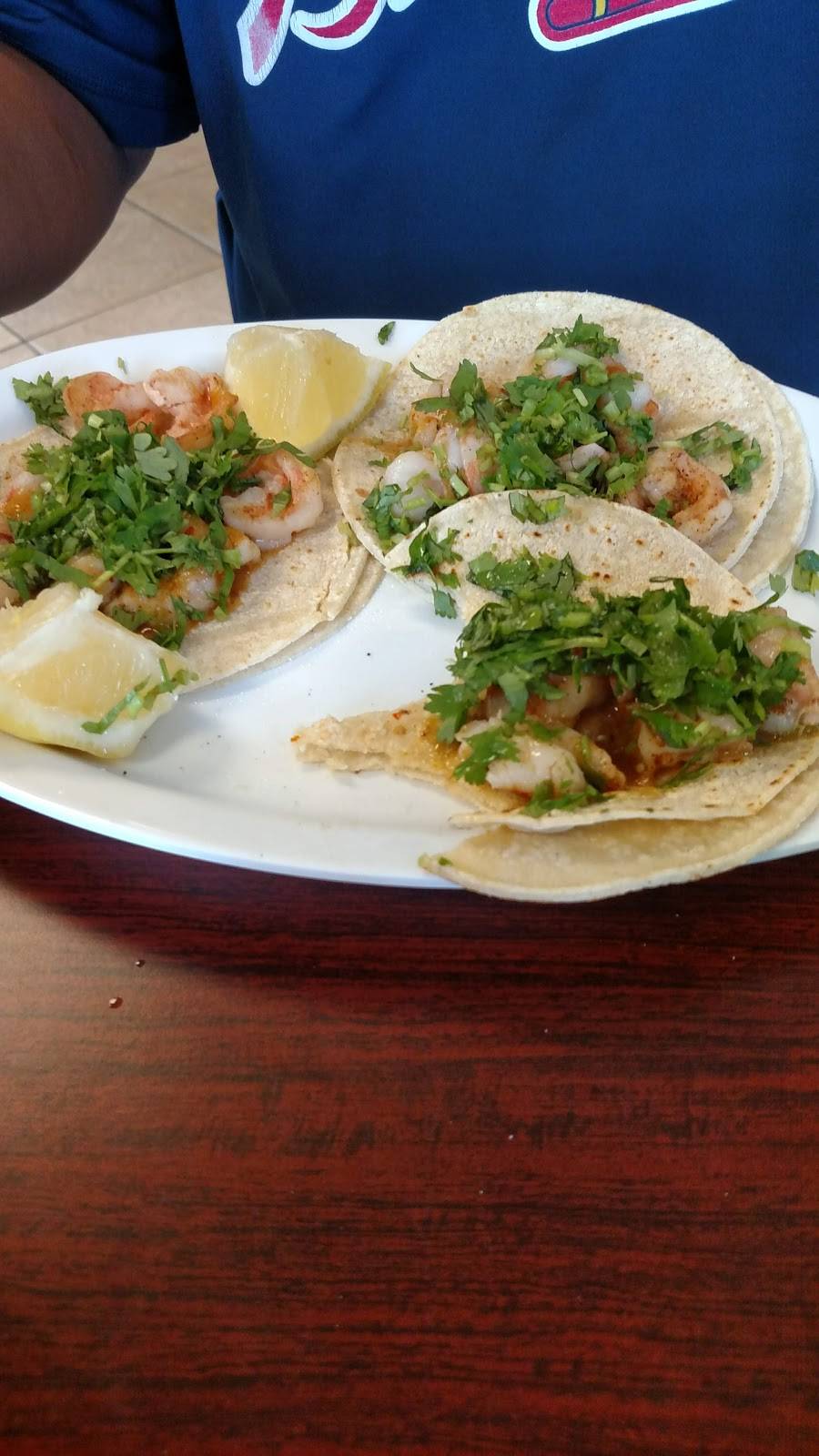 El Trebol Deli & Bakery | restaurant | 550 Fresno St, Parlier, CA 93648, USA | 5592545058 OR +1 559-254-5058